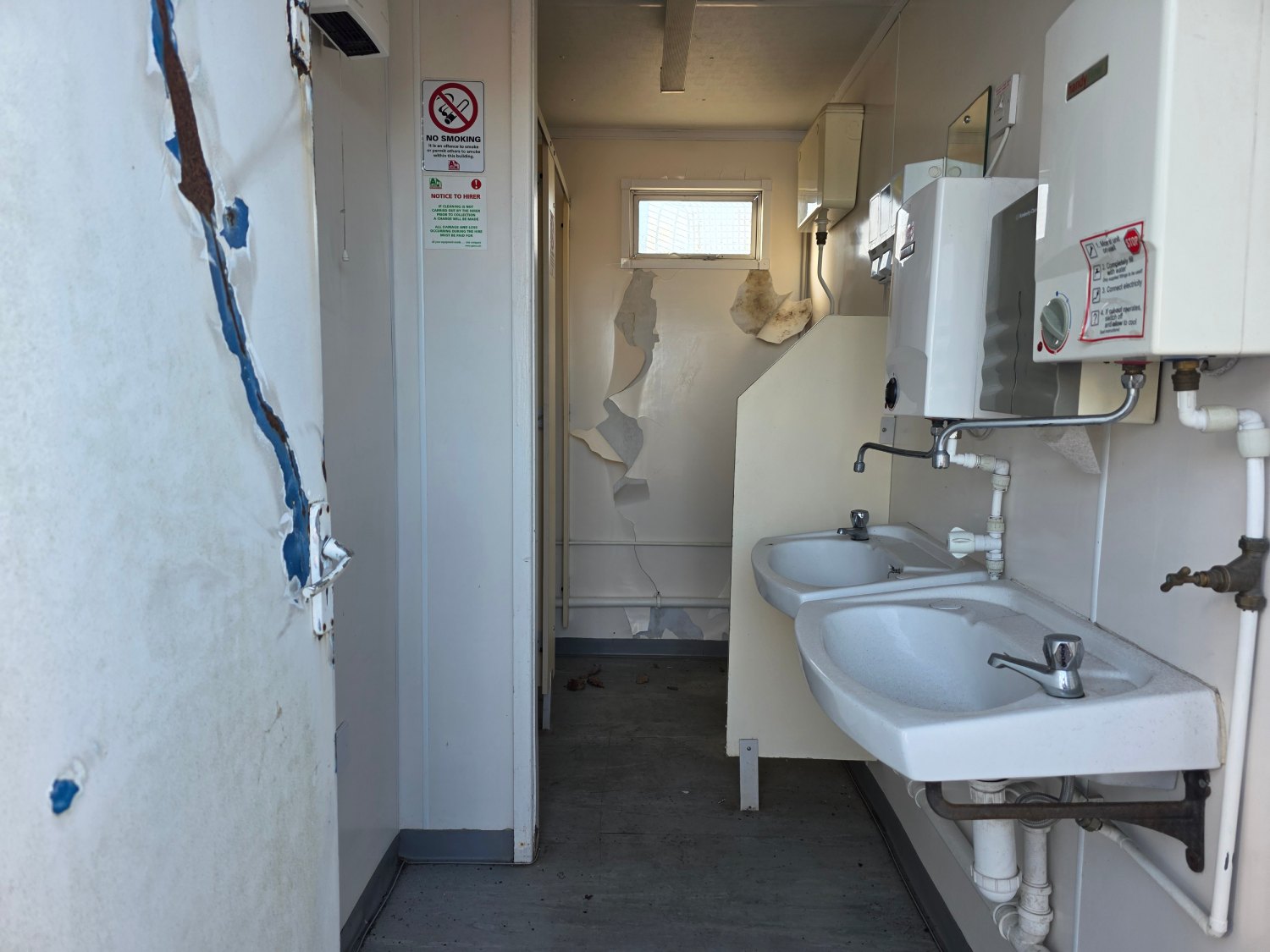 Ex-Hire 2+1 Toilet Block - BBA1428 - Image 3