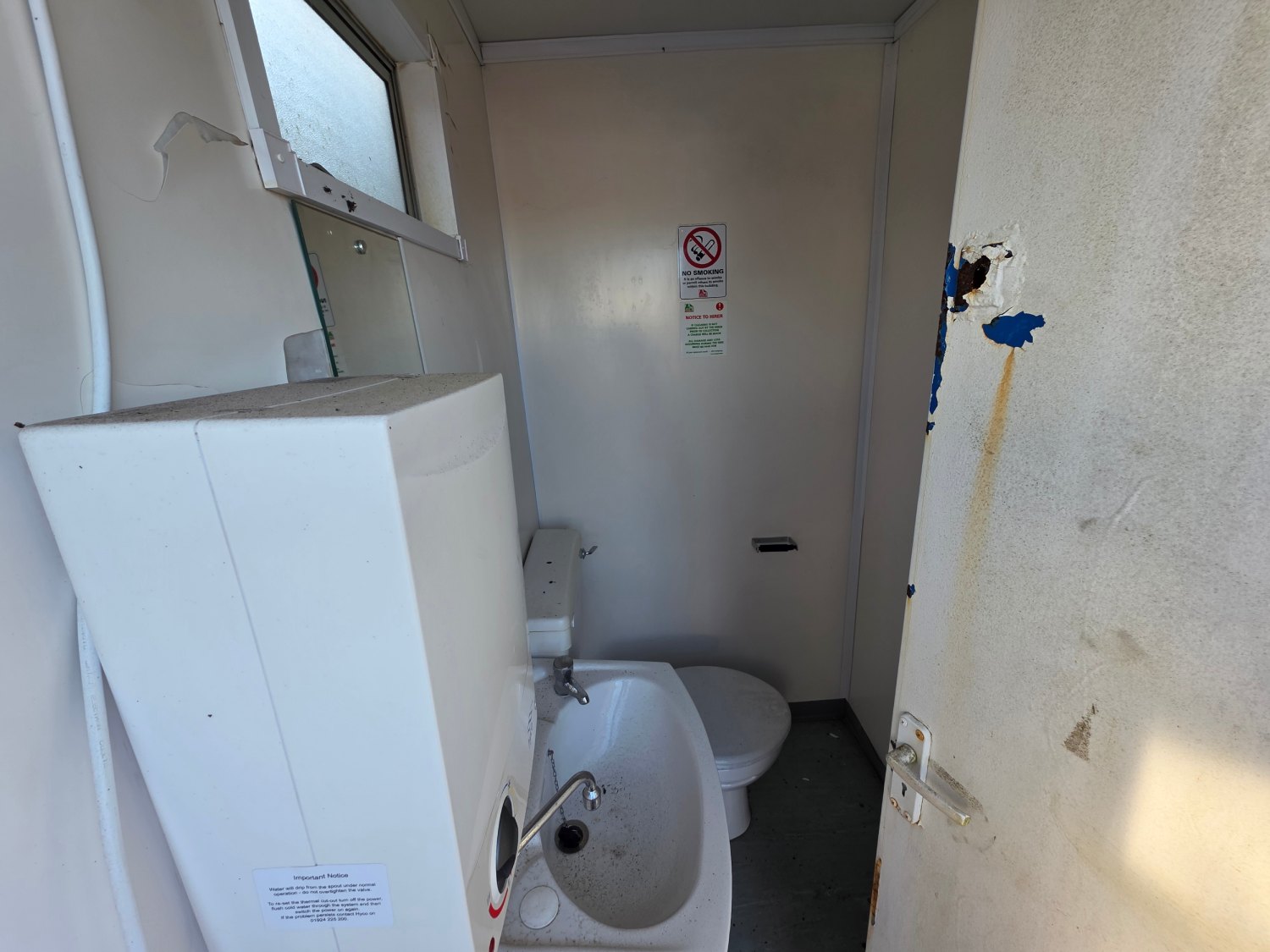 Ex-Hire 2+1 Toilet Block - BBA1428 - Image 4