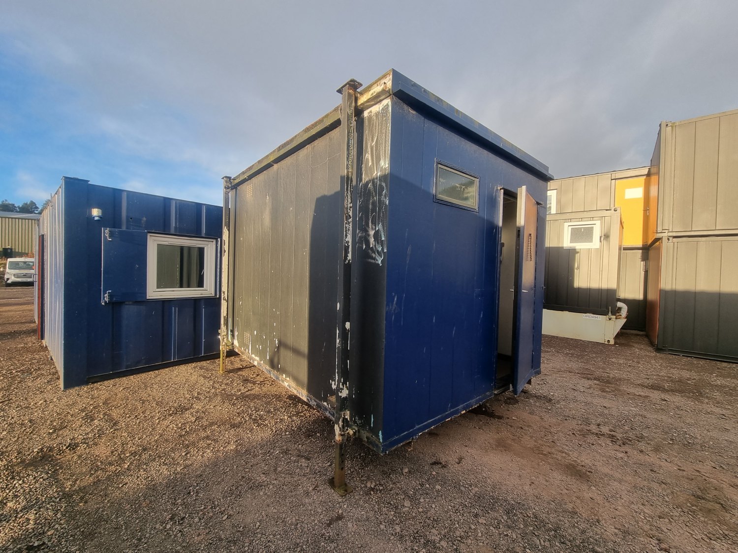 Ex-Hire 2+1 Toilet Block (Blue)