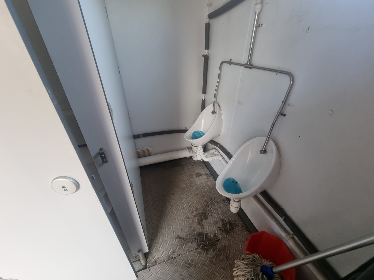 Ex-Hire 2+1 Toilet Block (Blue) - Image 3