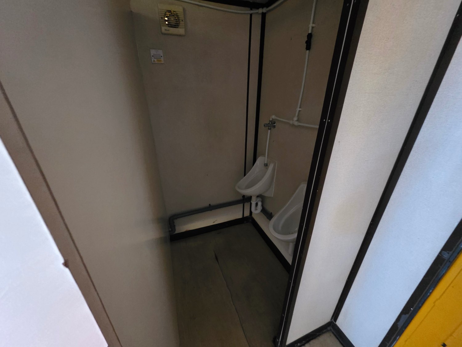 Ex-Hire 2+1 Toilet Block - ORD3674 - Image 3