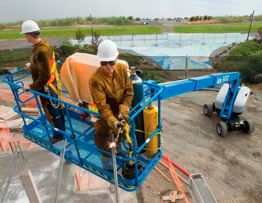 Genie Boom Lift in Action-img1