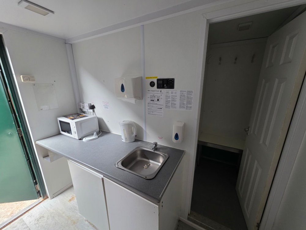 ORD766 - 24ft Static Welfare Unit - Image 3