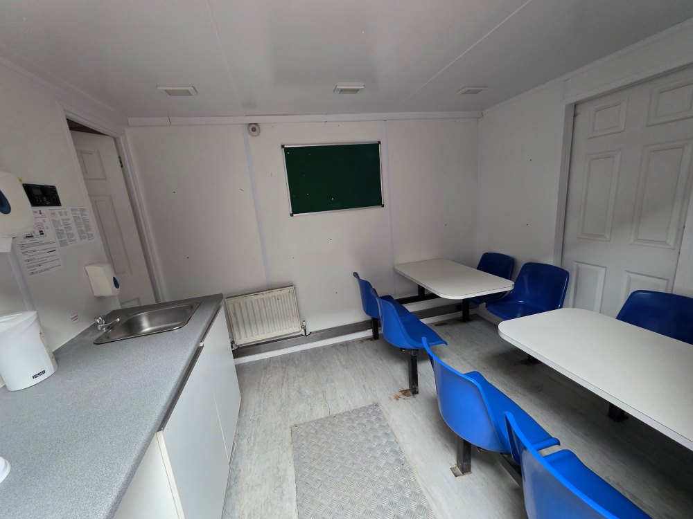 ORD766 - 24ft Static Welfare Unit - Image 4